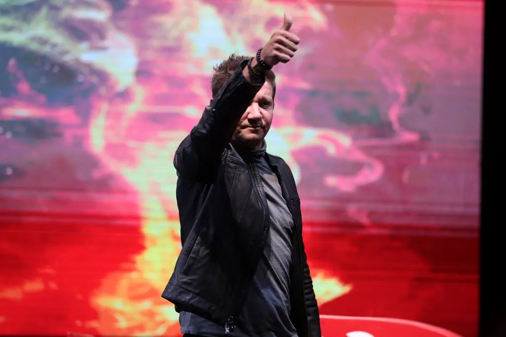 Jeremy Renner speaking with attendees at the 2023 Phoenix Fan Fusion convention in Phoenix, Arizona