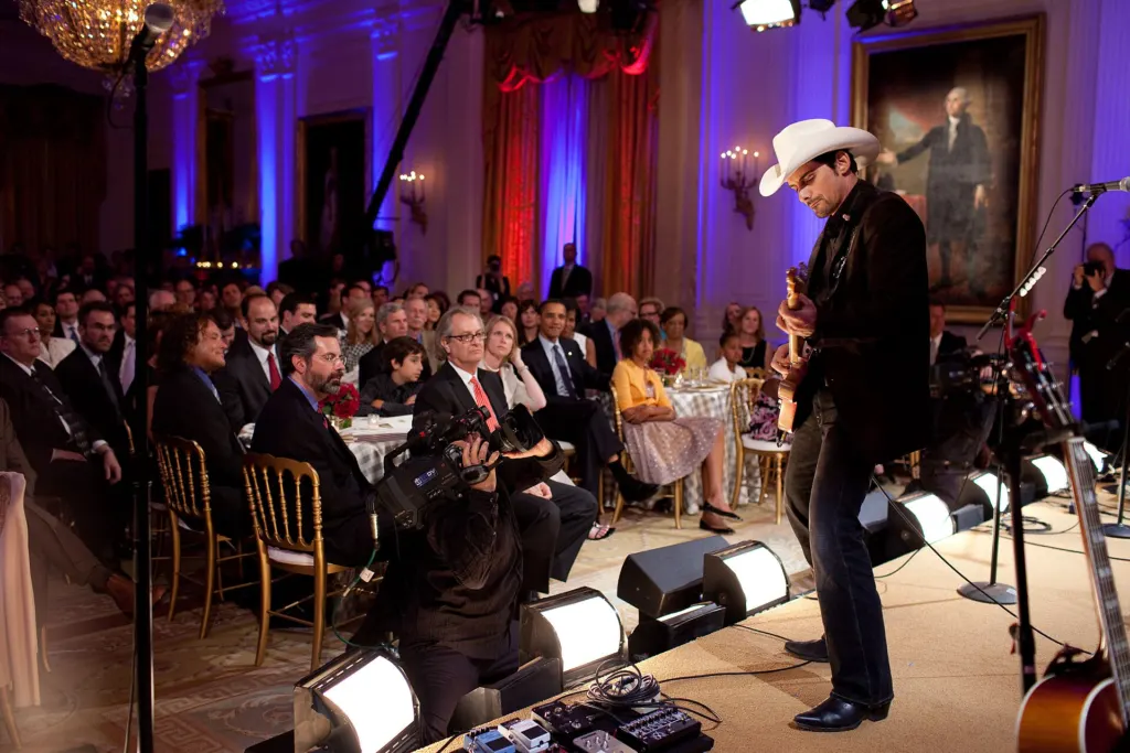 Country singer Brad Paisley performing at the White House in 2009