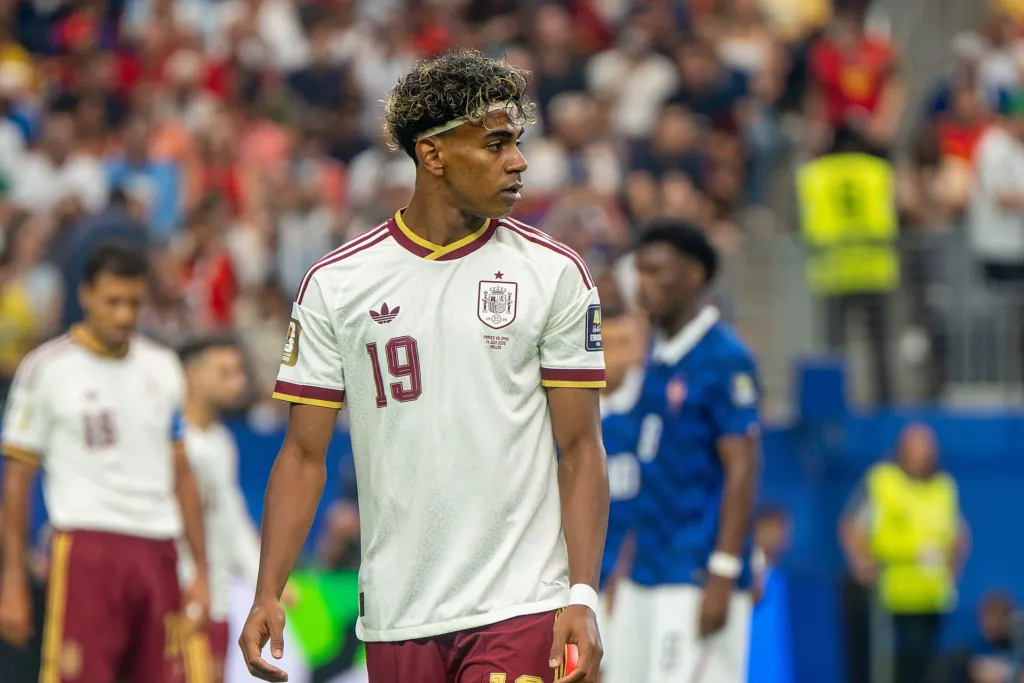 Lamine Yamal playing for Spain against France at the 2026 FIFA World Cup